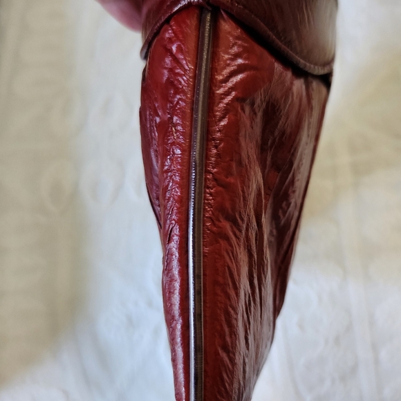 Rich red burgundy Eel skin clutch - Picture 5 of 10